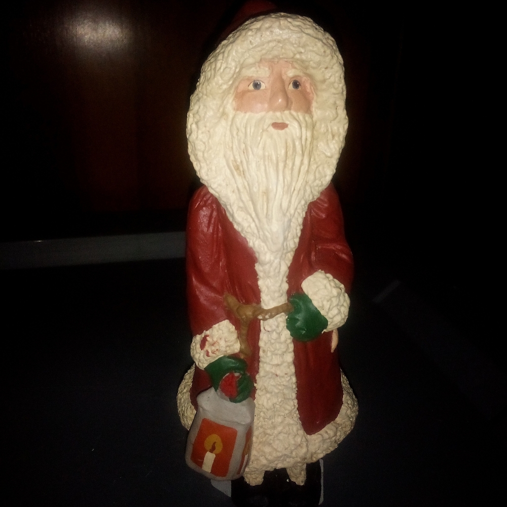 Adorable hand painted resin Santa